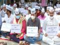 AAP leaders hold protest in Delhi demanding release of salaries of MCD employees - Hindi News | AAP leaders hold protest in Delhi demanding release of salaries of MCD employees | Latest politics News at Lokmattimes.com