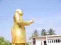 Angry protesters pull down statue of DA Rajapaksa, father of Rajapaksa brothers - Hindi News | Angry protesters pull down statue of DA Rajapaksa, father of Rajapaksa brothers | Latest international News at Lokmattimes.com