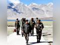 Northern Army Commander visits forward areas of Fire and Fury Corps in Ladakh, reviews operational preparedness - Hindi News | Northern Army Commander visits forward areas of Fire and Fury Corps in Ladakh, reviews operational preparedness | Latest national News at Lokmattimes.com