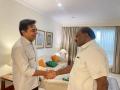 Hyderabad: HD Kumaraswamy meets T'gana CM KCR, Minister KTR, discusses national politics - Hindi News | Hyderabad: HD Kumaraswamy meets T'gana CM KCR, Minister KTR, discusses national politics | Latest national News at Lokmattimes.com