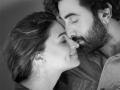 Parents-to-be Ranbir, Alia go all mushy in new picture - Hindi News | Parents-to-be Ranbir, Alia go all mushy in new picture | Latest maharashtra News at Lokmattimes.com
