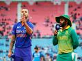 India win toss, opt to field against SA in first rain-truncated ODI - Hindi News | India win toss, opt to field against SA in first rain-truncated ODI | Latest cricket News at Lokmattimes.com