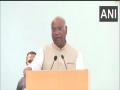 "It's an emotional moment...," Mallikarjun Kharge thanks party workers for electing him Congress President - Hindi News | "It's an emotional moment...," Mallikarjun Kharge thanks party workers for electing him Congress President | Latest national News at Lokmattimes.com