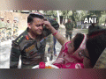 J-K: Indian Army celebrates Bhai Dooj with women at Line of Control - Hindi News | J-K: Indian Army celebrates Bhai Dooj with women at Line of Control | Latest national News at Lokmattimes.com
