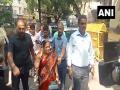 Ex-Mayor Kishori Pednekar arrives at Dadar police station for questioning in SRA flats scam - Hindi News | Ex-Mayor Kishori Pednekar arrives at Dadar police station for questioning in SRA flats scam | Latest national News at Lokmattimes.com