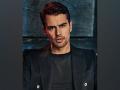 'Divergent' star Theo James to lead 'The Gentlemen' TV series - Hindi News | 'Divergent' star Theo James to lead 'The Gentlemen' TV series | Latest entertainment News at Lokmattimes.com