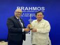 IndoDefence-22 in Jakarta: Indonesian Defence Minister visits BrahMos Aerospace stall - Hindi News | IndoDefence-22 in Jakarta: Indonesian Defence Minister visits BrahMos Aerospace stall | Latest international News at Lokmattimes.com