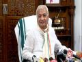 Kerala Governor bars 2 local channels from press meet, alleges they are "masquerading" as media - Hindi News | Kerala Governor bars 2 local channels from press meet, alleges they are "masquerading" as media | Latest politics News at Lokmattimes.com