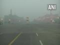 Thick layer of smog shrouds Delhi, AQI remains in 'very poor' category - Hindi News | Thick layer of smog shrouds Delhi, AQI remains in 'very poor' category | Latest national News at Lokmattimes.com