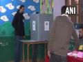 Himachal Assembly polls: Former CM Shanta Kumar casts vote in Palampur - Hindi News | Himachal Assembly polls: Former CM Shanta Kumar casts vote in Palampur | Latest national News at Lokmattimes.com