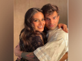 Bipasha Basu, Karan Singh Grover share first picture of their daughter Devi - Hindi News | Bipasha Basu, Karan Singh Grover share first picture of their daughter Devi | Latest entertainment News at Lokmattimes.com