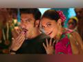 Cirkus trailer: Deepika Padukone makes special appearance in hubby Ranveer Singh's film - Hindi News | Cirkus trailer: Deepika Padukone makes special appearance in hubby Ranveer Singh's film | Latest entertainment News at Lokmattimes.com