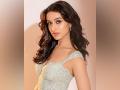 Shraddha Kapoor asks fans to suggest emoji for her "Bewajah wali smile" selfie - Hindi News | Shraddha Kapoor asks fans to suggest emoji for her "Bewajah wali smile" selfie | Latest entertainment News at Lokmattimes.com