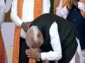 PM Modi bows before gathering at swearing-in ceremony of Gujarat CM - Hindi News | PM Modi bows before gathering at swearing-in ceremony of Gujarat CM | Latest politics News at Lokmattimes.com