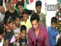 Sachin Tendulkar makes Christmas merrier for Happy Feet Home kids with surprise visit - Hindi News | Sachin Tendulkar makes Christmas merrier for Happy Feet Home kids with surprise visit | Latest cricket News at Lokmattimes.com