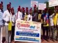 Solapur: Bachelors wearing sehras take out procession to highlight gender imbalance, demand implementation of PCPNDT Act - Hindi News | Solapur: Bachelors wearing sehras take out procession to highlight gender imbalance, demand implementation of PCPNDT Act | Latest national News at Lokmattimes.com
