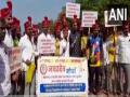 Maharashtra: Bachelors wearing sehras take out procession to highlight gender imbalance - Hindi News | Maharashtra: Bachelors wearing sehras take out procession to highlight gender imbalance | Latest national News at Lokmattimes.com