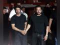 Pathaan's in the house: Shah Rukh Khan arrives in style at Salman Khan's b'day bash - Hindi News | Pathaan's in the house: Shah Rukh Khan arrives in style at Salman Khan's b'day bash | Latest entertainment News at Lokmattimes.com