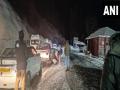 Himachal: Around 400 vehicles, stranded due to snowfall in Manali and Lahaul Spiti, rescued safely - Hindi News | Himachal: Around 400 vehicles, stranded due to snowfall in Manali and Lahaul Spiti, rescued safely | Latest national News at Lokmattimes.com