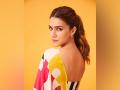 Check out this sunkissed video of Kriti Sanon - Hindi News | Check out this sunkissed video of Kriti Sanon | Latest entertainment News at Lokmattimes.com