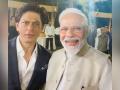 Shah Rukh Khan offers 'heartfelt condolences' on passing of PM Modi's mother - Hindi News | Shah Rukh Khan offers 'heartfelt condolences' on passing of PM Modi's mother | Latest entertainment News at Lokmattimes.com