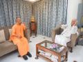 Yogi Adityanath calls on Maharashtra Governor, pays respects to Chhatrapati Shivaji Maharaj - Hindi News | Yogi Adityanath calls on Maharashtra Governor, pays respects to Chhatrapati Shivaji Maharaj | Latest national News at Lokmattimes.com