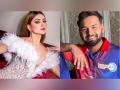 Urvashi Rautela trolled for posting photo of hospital where Rishabh Pant is admitted - Hindi News | Urvashi Rautela trolled for posting photo of hospital where Rishabh Pant is admitted | Latest entertainment News at Lokmattimes.com