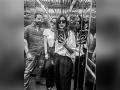 Check out this uber-cool selfie of Kareena, Karisma with Saif Ali Khan - Hindi News | Check out this uber-cool selfie of Kareena, Karisma with Saif Ali Khan | Latest entertainment News at Lokmattimes.com