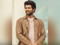 Vijay Deverakonda gifts 5-day Manali holiday to 100 fans - Hindi News | Vijay Deverakonda gifts 5-day Manali holiday to 100 fans | Latest entertainment News at Lokmattimes.com