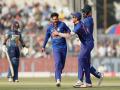 Spells from Kuldeep, Siraj help India bundle out Sri Lanka for 215 in 2nd ODI - Hindi News | Spells from Kuldeep, Siraj help India bundle out Sri Lanka for 215 in 2nd ODI | Latest cricket News at Lokmattimes.com