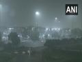 As fog shrouds Delhi, several flights delayed due to low visibility - Hindi News | As fog shrouds Delhi, several flights delayed due to low visibility | Latest national News at Lokmattimes.com