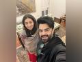 Maniesh Paul enjoys tea with Smriti Irani - Hindi News | Maniesh Paul enjoys tea with Smriti Irani | Latest entertainment News at Lokmattimes.com