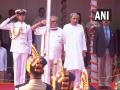 Odisha Governor unfurls Tiranga, salutes Republic Day parade in Bhubaneshwar - Hindi News | Odisha Governor unfurls Tiranga, salutes Republic Day parade in Bhubaneshwar | Latest national News at Lokmattimes.com