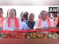 Karnataka: Amit Shah holds roadshow with CM Bommai, Yediyurappa in Dharwad - Hindi News | Karnataka: Amit Shah holds roadshow with CM Bommai, Yediyurappa in Dharwad | Latest politics News at Lokmattimes.com