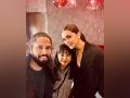 Shilpa Rao calls Deepika Padukone "Boss Lady" as both bask in 'Besharam rang' - Hindi News | Shilpa Rao calls Deepika Padukone "Boss Lady" as both bask in 'Besharam rang' | Latest entertainment News at Lokmattimes.com