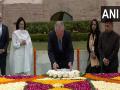 UNGA President Csaba Korosi lays wreath at Mahatma Gandhi memorial at Rajghat - Hindi News | UNGA President Csaba Korosi lays wreath at Mahatma Gandhi memorial at Rajghat | Latest international News at Lokmattimes.com