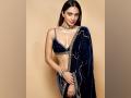 Kiara Advani flaunts her glow, snapped at airport amid wedding rumours - Hindi News | Kiara Advani flaunts her glow, snapped at airport amid wedding rumours | Latest entertainment News at Lokmattimes.com