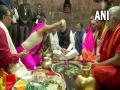 Amit Shah reaches Jharkhand, offers prayer at Baba Baidyanath temple - Hindi News | Amit Shah reaches Jharkhand, offers prayer at Baba Baidyanath temple | Latest politics News at Lokmattimes.com