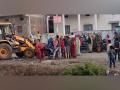 MP: 5 policemen injured as locals hurl stones during anti-encroachment drive in Ujjain - Hindi News | MP: 5 policemen injured as locals hurl stones during anti-encroachment drive in Ujjain | Latest national News at Lokmattimes.com