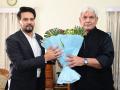 J-K: LG Sinha welcomes Union Minister Anurag Thakur for Khelo India Winter Games - Hindi News | J-K: LG Sinha welcomes Union Minister Anurag Thakur for Khelo India Winter Games | Latest national News at Lokmattimes.com