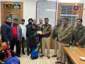 Delhi Police sets example, hands over money collected to Sadar Bazar blast deceased's family - Hindi News | Delhi Police sets example, hands over money collected to Sadar Bazar blast deceased's family | Latest national News at Lokmattimes.com