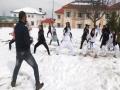 Kashmir girls practice martial arts barefooted amid heavy snowfall - Hindi News | Kashmir girls practice martial arts barefooted amid heavy snowfall | Latest national News at Lokmattimes.com