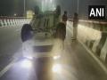 One dead, 5 injured after car hits divider, overturns in Noida - Hindi News | One dead, 5 injured after car hits divider, overturns in Noida | Latest national News at Lokmattimes.com