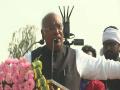 "Act as per constitution": Mallikarjun Kharge lashes out at PM Modi, Shah in Jharkhand - Hindi News | "Act as per constitution": Mallikarjun Kharge lashes out at PM Modi, Shah in Jharkhand | Latest politics News at Lokmattimes.com