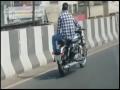 Moradabad: Video of a man performing stunts on bike goes viral - Hindi News | Moradabad: Video of a man performing stunts on bike goes viral | Latest national News at Lokmattimes.com