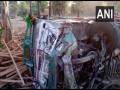Bus conductor killed, 10 others injured in road accident in Telangana's Jagtial - Hindi News | Bus conductor killed, 10 others injured in road accident in Telangana's Jagtial | Latest national News at Lokmattimes.com