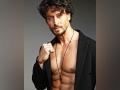 Struggle is real: Tiger Shroff drops workout video - Hindi News | Struggle is real: Tiger Shroff drops workout video | Latest entertainment News at Lokmattimes.com