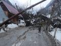Landslide damages houses in J-K's Sonmarg, no casualties reported - Hindi News | Landslide damages houses in J-K's Sonmarg, no casualties reported | Latest national News at Lokmattimes.com