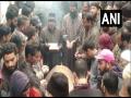 J-K: Hundreds turn out for last rites of slain Kashmiri Pandit in Pulwama - Hindi News | J-K: Hundreds turn out for last rites of slain Kashmiri Pandit in Pulwama | Latest national News at Lokmattimes.com