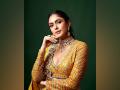 See how Mrunal Thakur reacted to fan's marriage proposal - Hindi News | See how Mrunal Thakur reacted to fan's marriage proposal | Latest entertainment News at Lokmattimes.com